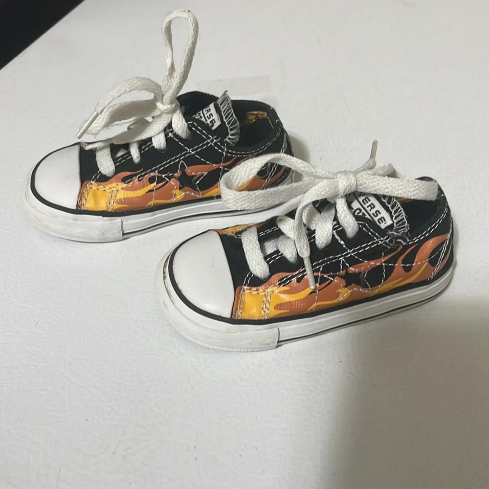 Converse One Star Infant Sneakers. Black With Flames. Excellent Condition Size 5